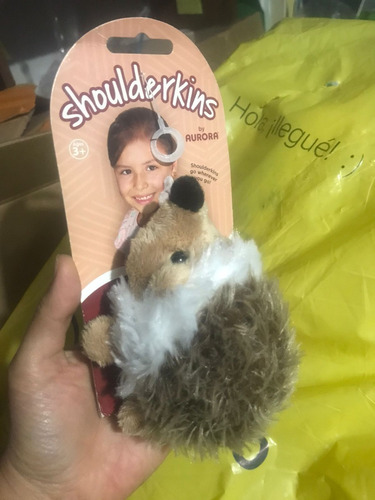 Peluche Aurora Shoulderkins. Erizo Hegdie Color Marrón Claro