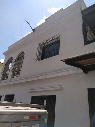 Imagen 1 de 13 de Casa Residencial O Comercial En Los Chaguaramos