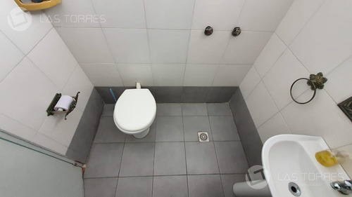 La Comercial - Casa En Ph. 3 Ambientes, Entrepiso De 15m2. Azotea