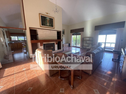Excelente Casa De 4 Dormitorios A Pasos De Rambla Costanera