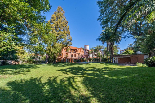 Imagen 12 de 30 de Venta / Alquiler - Imponente Casa En La Lucila Partido De Vicente Lopez - A Metros Del Río