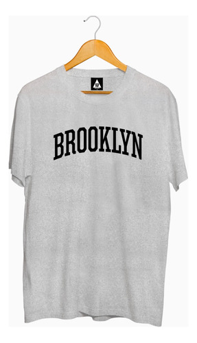 Remeras Negras Estampadas Brooklyn Zeta Pop