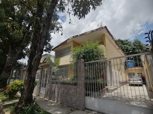 Johana Lázaro Vende Casa En Urb El Trigal Calle Uslar Valencia Edo Carabobo  406 Mts2