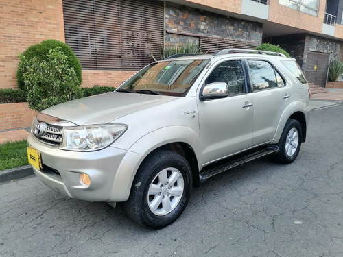 Toyota Fortuner 4.0