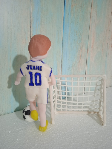 Imagen 3 de 4 de Jugador De Fútbol En Porcelana Fria