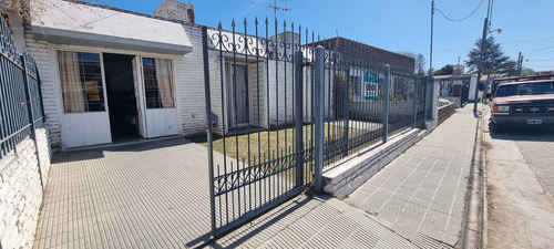 Venta Casa De 3 Dormitorios C/ Cochera En Cosquín