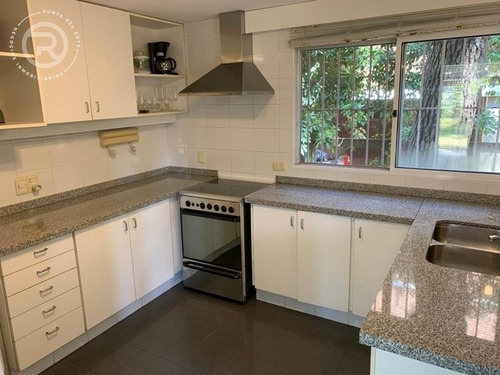 Casa De 2 Plantas En Venta, Zona Aidy Grill
