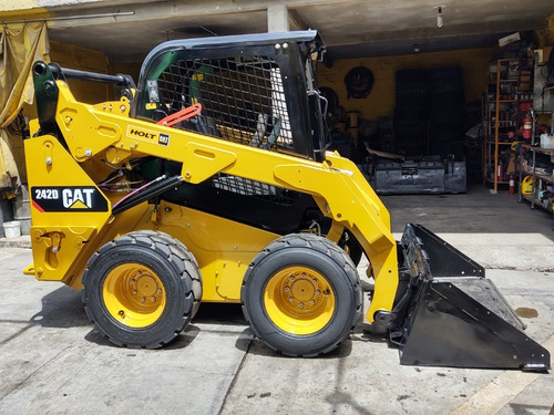 Imagen 1 de 15 de Minicargador Caterpillar 242d Año 2016