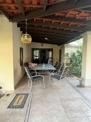 Excelente Casa En Venta En Vistalba, A Tres Cuadras De La Panamericana, Luján De Cuyo, Mendoza