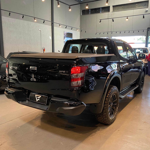 Imagem 4 de 15 de Mitsubishi L200 2.4 Triton Sport Hpe S Cab. Dupla 4x4 Aut.