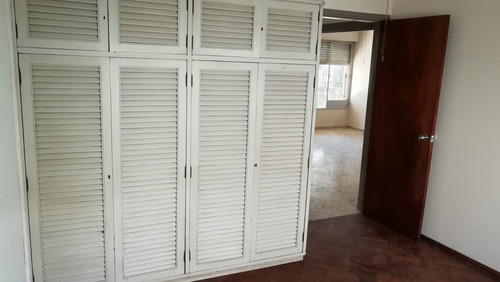Imagen 8 de 19 de Casa En Venta De 5 Dormitorios C/ Cochera En Buceo