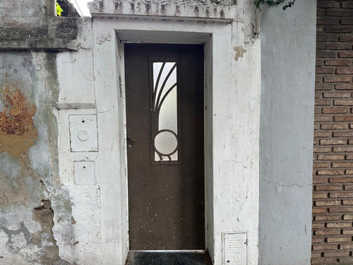 Casa De Pasillo Unico A Reciclar En Su Totalidad