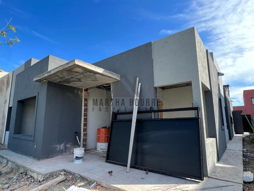 Casa En Venta En Barrio Privado Santo Tomas, G.b.a. Zona Norte