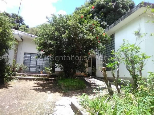 Casa En Venta En Sector Camoruco En Las Delicias Maracay. 23-23897 Cm