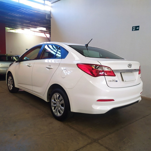 Imagem 4 de 10 de Hyundai Hb20s C.plus/c.style 1.6 Flex 16v Mec.4p Flex 2016