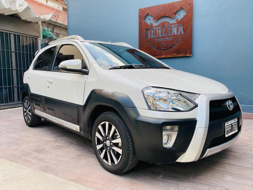 Toyota Etios 1.5 Cross 2016