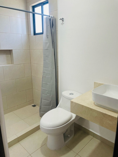 Casa En Renta En Codominio Alhandra, Zakia, Querétaro 3 Rec, 12,5k. Gps
