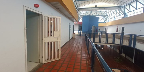 Imagen 3 de 9 de Alquiler - Oficina Amoblada Centro Comercial Prebo