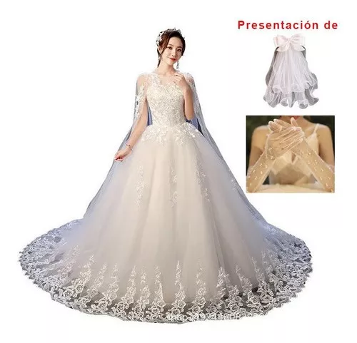 Novia Hermosa En Vestido De Boda Blanco Elegante Y Velo Con El Pelo Rizado  Largo Que Presenta Dentro Imagen de archivo - Imagen de inocencia, adulto:  70958499