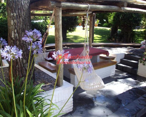 Casa De Cuatro Dormitorios Con Piscina - San Rafael- Ref: 5524