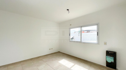 Triplex 2 Dormitorios Venta - Olivos-maipu/uzal