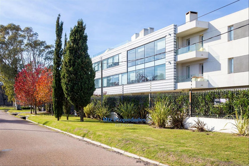 Imagen 19 de 21 de Venta - Apartamento En Carrasco A Metros Del Mar Cw165441