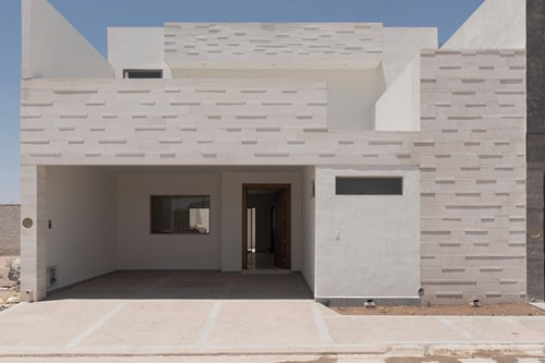 Tu Nueva Casa En La Primera Etapa De Viñedos, Con Recámara En Planta Baja, En Torreón.