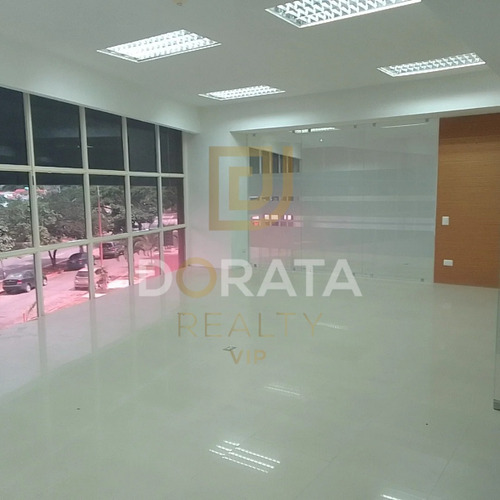 Imagen 2 de 5 de Oficina/local En Alquiler Reda Building 350mts Totalmente Independiente Con Excelente Y Aprovechable Vista (hg)
