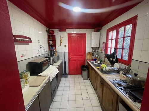 Casa En Venta De 4 Dorm. En Ñuñoa