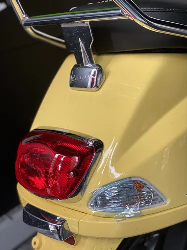Vespa Piaggio Vxl150 Amarilla Modelo 2025