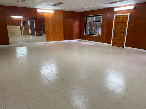 Excelente Local Comercial Frente A Estadio Regional