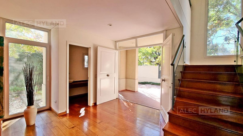Imagen 10 de 30 de Casa Chalet Con Pileta En Venta - Las Lomas-golf, San Isidro