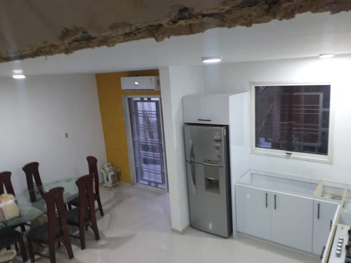 Imagen 5 de 23 de Townhouse En Venta En Av Aragua, Urb Karol Home. 04121994409