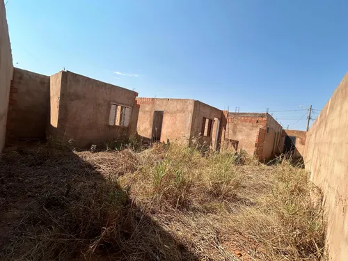 2 Salões Comercial E 1 Kitnet No Fundo