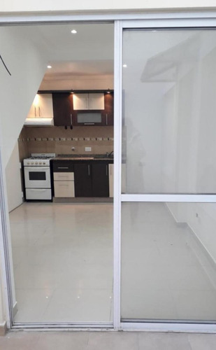 Imagen 6 de 14 de Ph 2 Ambientes, Con Patio Reciclado A Nuevo. Sin Expensas -