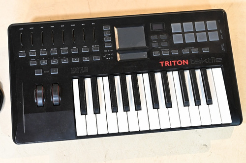 Sintetizador Korg Triton Taktile