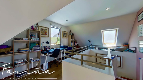 Casa En Venta De 4 Dorm. En Peñalolén