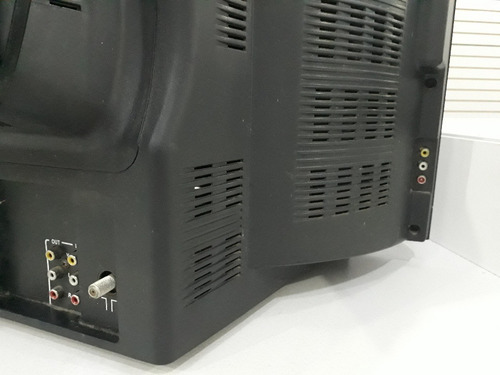 Imagen 4 de 8 de Televisor Culon De 21 Pulgadas Sharp Sin Control