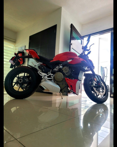 Imagen 2 de 10 de Ducati Streetfighter V4 2021 Naked