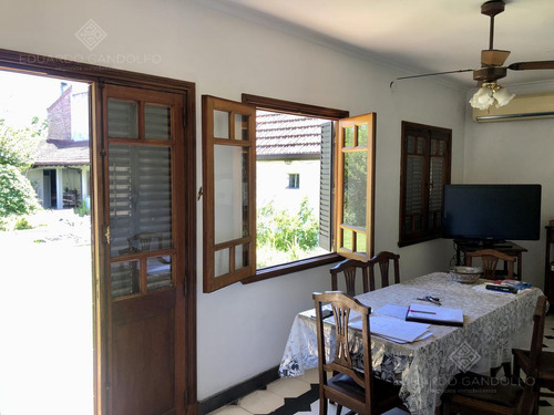 Excepcional Chalet De Estilo Sobre Lote Doble - Venta Directa!!