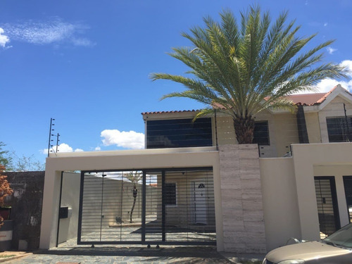 Imagen 2 de 17 de Se Alquila Hermoso Town House En Urb. Villa Antillana