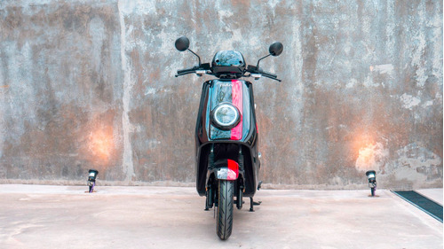 Imagen 3 de 16 de Moto Electrica Scooter Nuuv Ngt Bosch Litio Panasonic