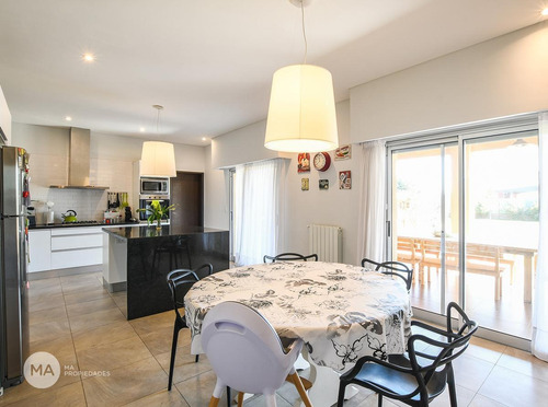 Imagen 13 de 30 de Casa En Venta 4 Dormitorios Piscina Fisherton Rosario