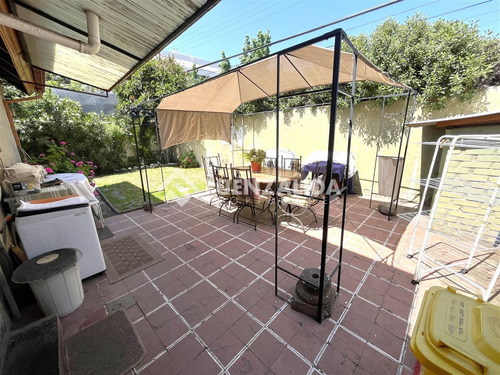 Casa En Venta De 3 Dorm. En Las Condes