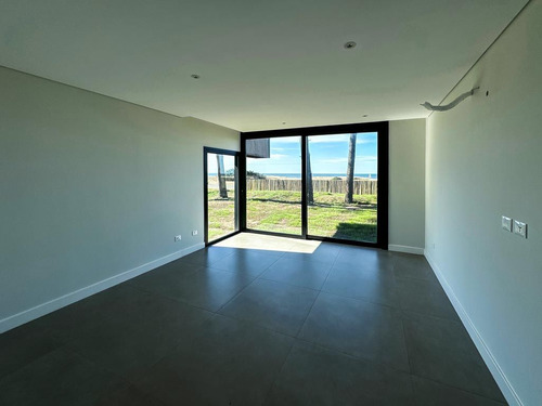 Casa En Venta Primera Linea Al Mar Punta Del Este (ref: Bpv-10119)