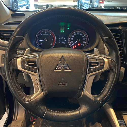 Imagem 8 de 15 de Mitsubishi L200 2.4 Triton Sport Hpe S Cab. Dupla 4x4 Aut.