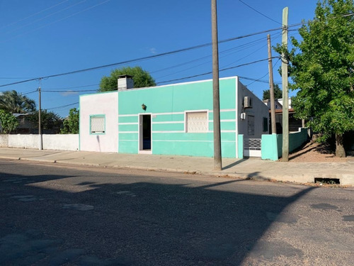 Imagen 2 de 13 de Amplia Casa En Venta T Y Tres