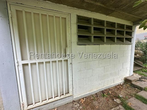Apartamento Duplex Piso Bajo Con En Venta Montalban I Res. Pozo De Agua Fanny Calderon Rentahouse