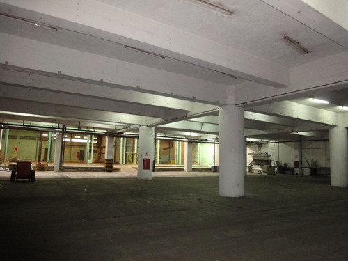 Edificio Comercial E Industrial Y Galpom Los Cortijos De Lourdes