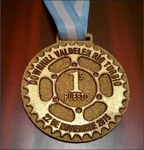 Medalla Llavero Trofeo Grabado Laser En Fibro  Color Carrera